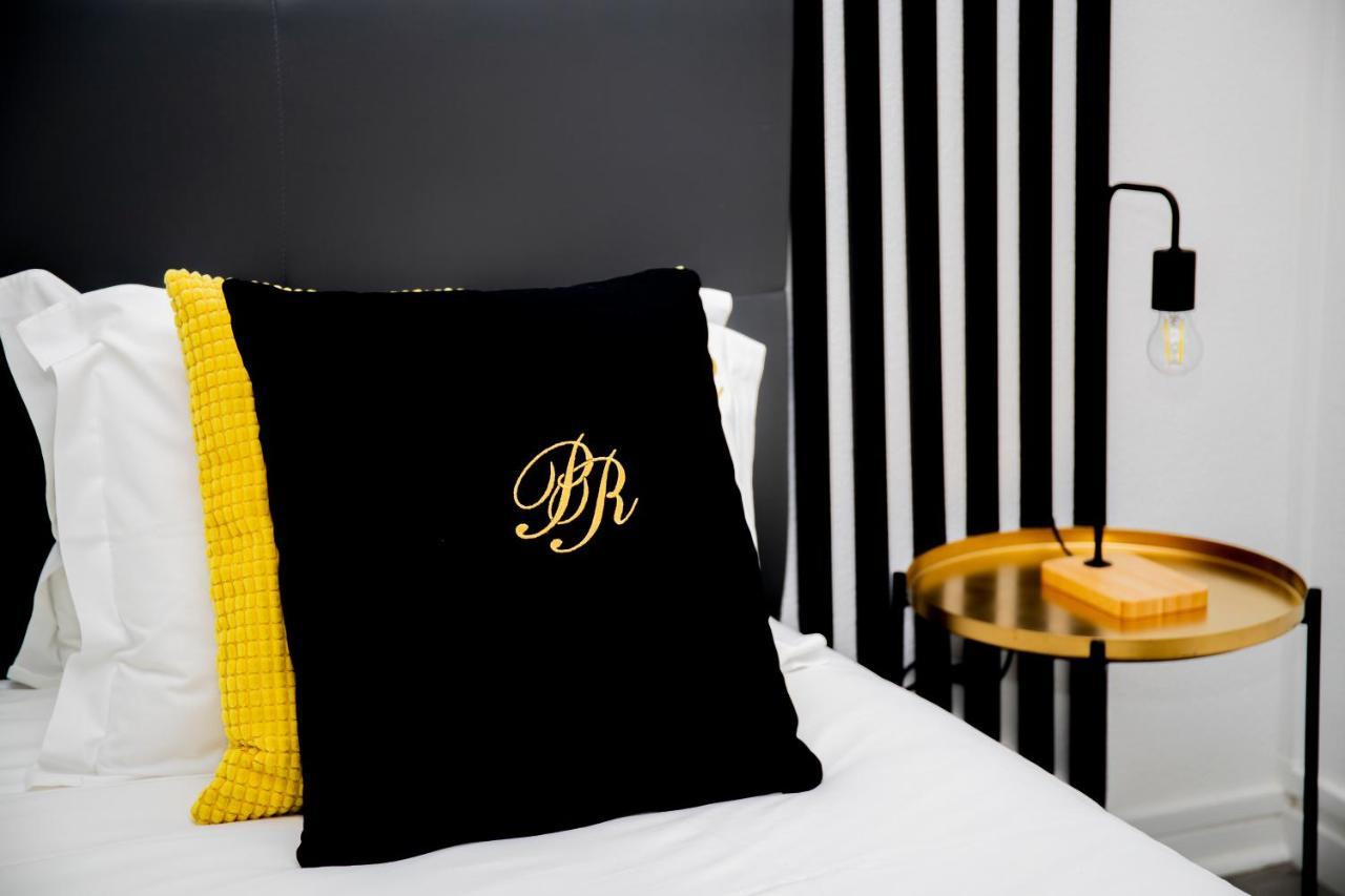 Posh Residences Guimaraes Bagian luar foto