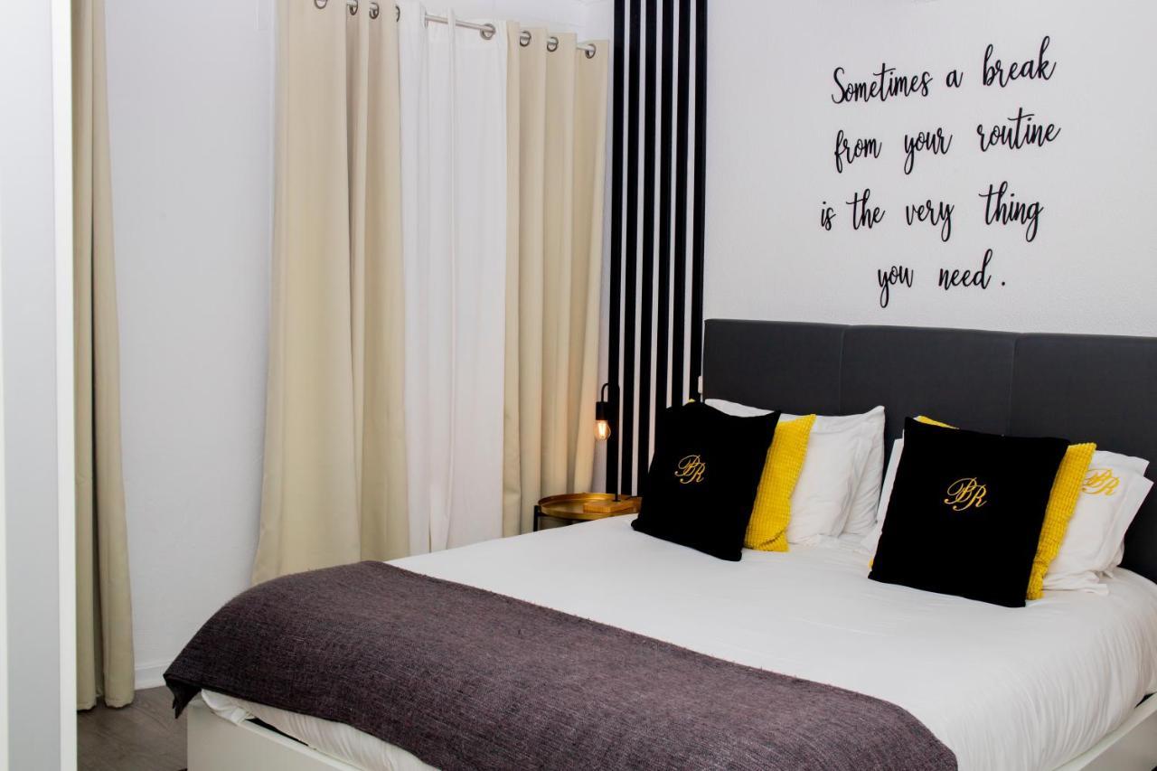 Posh Residences Guimaraes Bagian luar foto