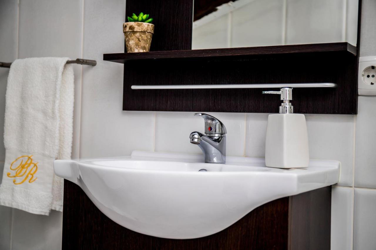 Posh Residences Guimaraes Bagian luar foto