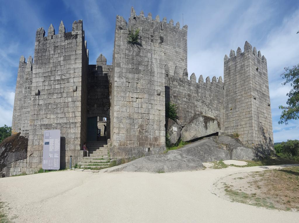 Posh Residences Guimaraes Bagian luar foto